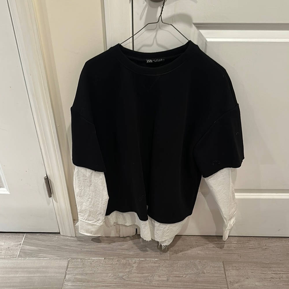 Zara Black and White Sweater Size S